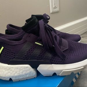 Adidas sneaker women size 8 - only used once.